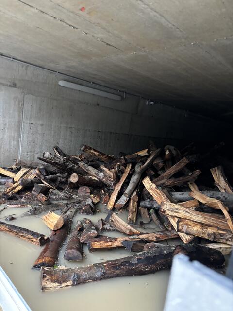 In einer Garage. | Foto: Nahler