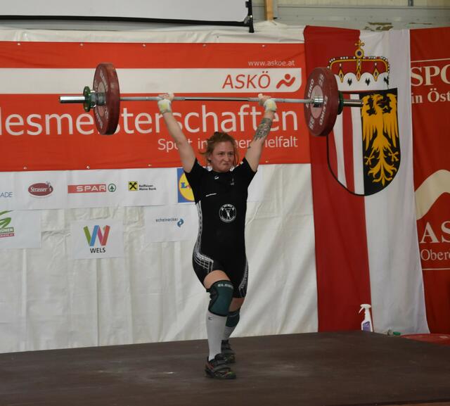 Starker Welser Kader: Gewichtheberin Alexandra Stetsenko vom ESV Wels liefert eine Bestmarke von 72 Kilo Stoßen. | Foto: Conny Högg