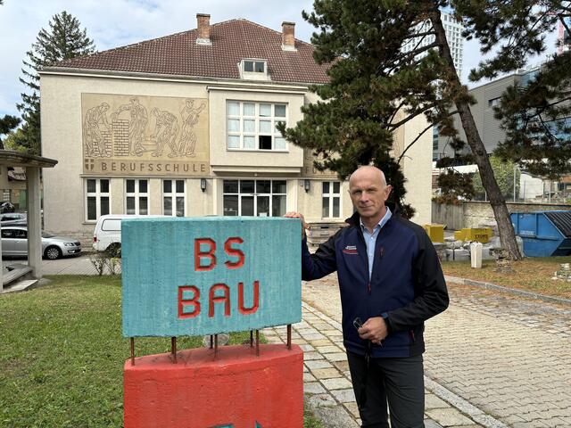 Gernot Kulle ist Direktor der Berufsschule für Baugewerbe in der Wagramer Straße. | Foto: Luise Schmid/MeinBezirk