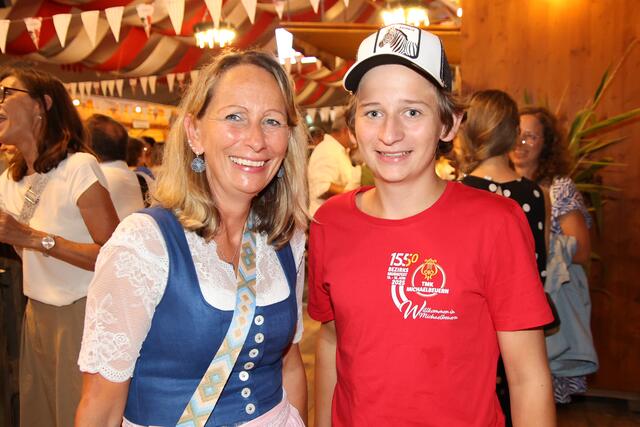 Beim großen Fest feierte auch Christa Perschl mit ihrem Sohn.