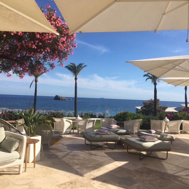Wunderbare Terrasse im Falkensteiner Resort Capo Boi in Villasmius in Sardinien. Foto: HBLW Saalfelden