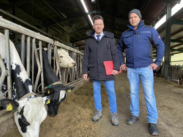Anwalt Christian Horwath mit Bernhard Schautzer bei den Dreharbeiten in Gamlitz. | Foto: (c) PULS 4