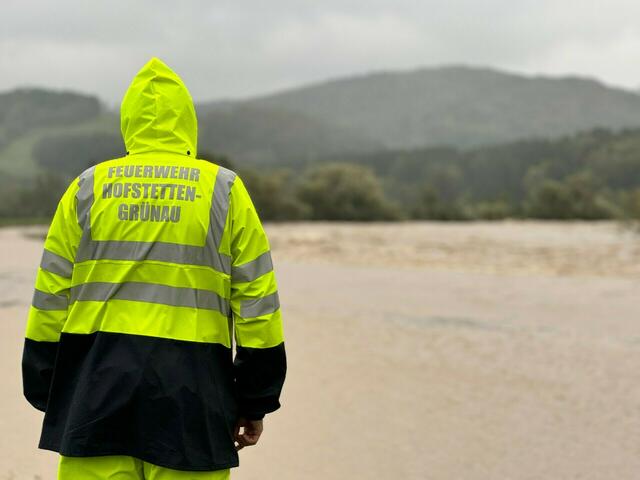 Die Einsatzkräfte in Niederösterreich sind seit Tagen im Dauereinsatz.  | Foto: Feuerwehr Hofstetten