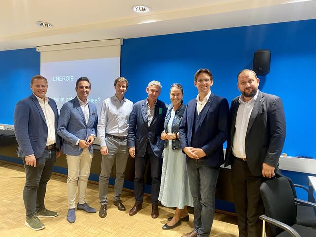 Gastgeber und Organisatoren des Wirtschaftsstammtisches der Kleinregion Hengist v.l.n.r. WKO Regionalstelleiter Martin Heidinger, Obmann Dietmar Schweiggl, Gastgeber Richard und Gilbert Frizberg, ecoversum GF Daniela List, Bürgermeister NAbg. Joachim Schnabel und Bürgermeister Christoph Grassmugg | Foto: ecoversum