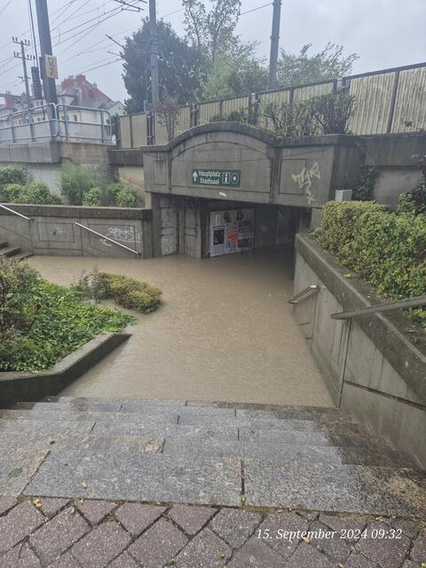 Der Durchgang zum Zentrum war überschwemmt. | Foto: Stadtgemeinde Purkersdorf