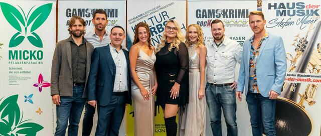 Große Freude bei den Darstellerinnen und Darstellern in Lannach | Foto: ©Gamskrimi / Rockaut / John Pebblestone 