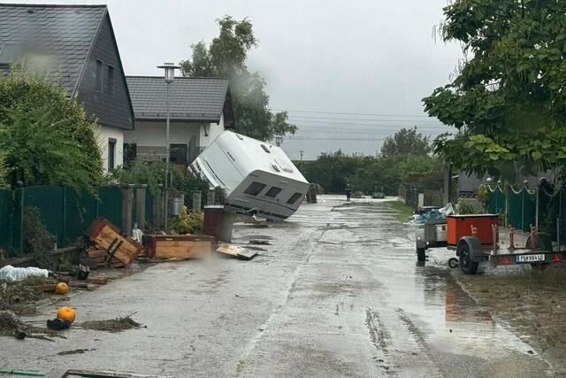 Das Hochwasser hat in Niederösterreich bereits schwere Schäden hinterlassen. 256 Feuerwehrleute aus Salzburg sind derzeit im Hilfseinsatz in Niederösterreich. | Foto: Landesfeuerwehrverband Salzburg