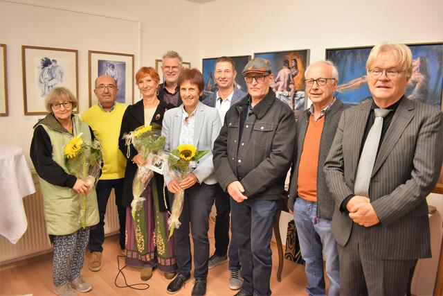 Vernissage der Ausstellung "Begegnung – Berührung" am 12. September 2024 in der Kubin-Galerie (von links): Kunsterzieherin Edith Spreitzer, Galerieleiter Peter Beham, Doris Streicher, Stefan Nützel, Gym-Leiterin Brigitte Reisinger, Wernsteins Vizebürgermeister Josef Stöckl, Michael Willnauer, Franz Hörner und Wilfried Hartleb. | Foto: Würdinger