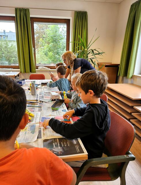 Die Kinder konnten ihrer Kreativität zum Thema Müllentsorgung freien Lauf lassen. So entstanden tolle Ideen. | Foto: Arzl/Wex