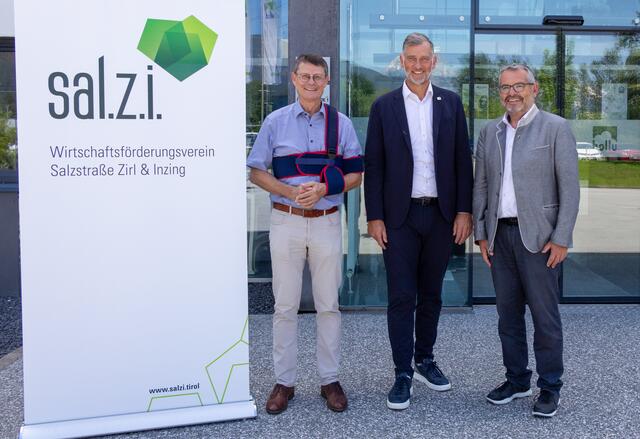 sal.z.i.-Obmann Simon Meinschad freut sich, dass er die beiden Bürgermeister Mag. Thomas Öfner (li.) und Mag. Josef Walch (re.) als Laudatoren für den Lebenswert-Award 2024 gewinnen konnte. Jetzt Gala-Tickets sichern! | Foto: Verein sal.z.i.