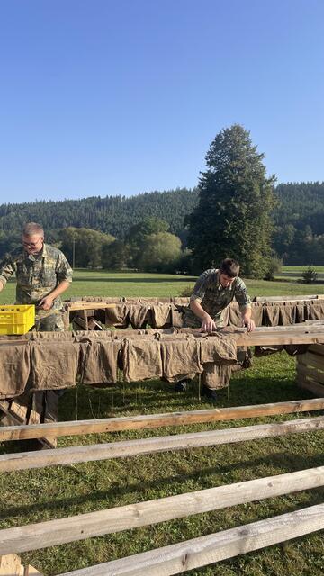 In Unserfrau mussten 2.500 Sandsäcke ausgeleert, gereinigt und verstaut werden. | Foto: Freiwillige Feuerwehr Unserfrau