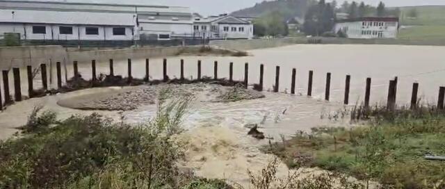 Hat gehalten: Tannenbach in Weinburg hat ein Fassungsvermögen von rund 15.000 Kubikmeter. | Foto: Amberger/Wildbach