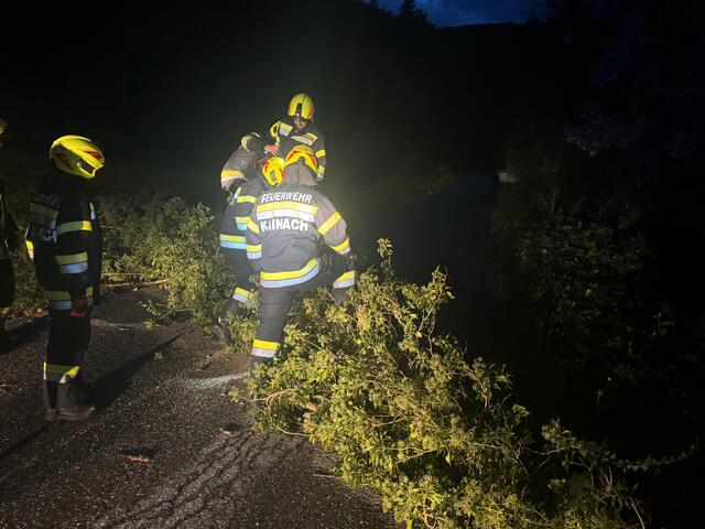 Viele Feuerwehrleute standen in Einsatz | Foto: Patrick Marcher, FF-Kainach
