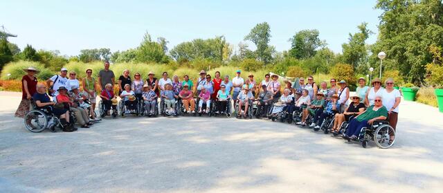 Bewohnerinnen und Bewohner des PBZ Tulln genossen gemeinsam mit haupt- und ehrenamtlichen Mitarbeiterinnen und Mitarbeitern einen herrlichen Tag in „Die Garten Tulln“. | Foto: PBZ Tulln Lins