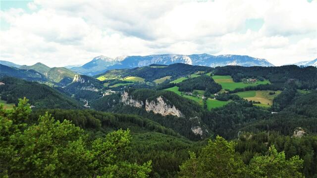 Die weitreichende Aussicht - insbesonders in den unteren und ... | Foto: © Silvia Plischek