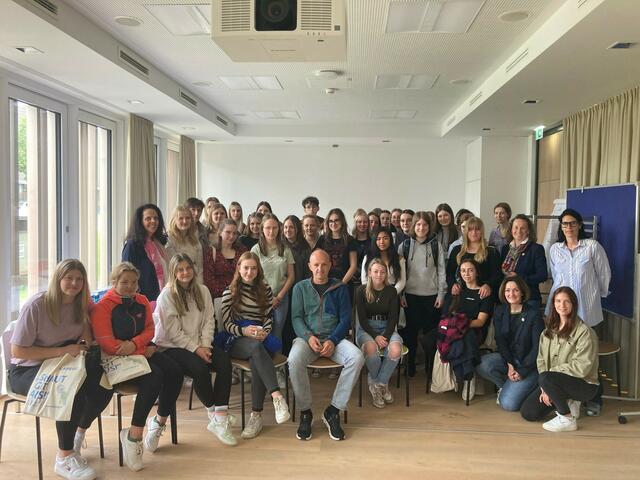 Die Schüler konnten sich Einblicke in den Berufsalltag am Klinikum Klagenfurt holen. | Foto: LFS Althofen