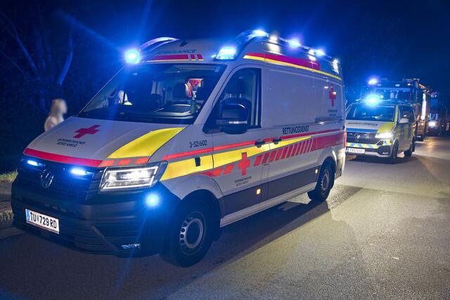 Auch die Rettung war vor Ort. | Foto: BFKDO BADEN / Stefan Schneider