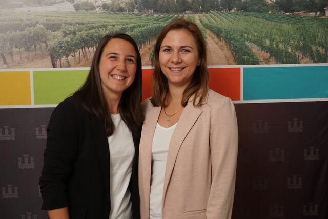 Jennifer Rochla und Melanie Simhofer von der Personalabteilung der Stadt nahmen am Projekt „Generationenmanagement“ des Städtebundes teil, das sich mit den Ansprüchen beschäftigte, die junge Menschen an kommunale Arbeitgeber haben. | Foto: Stadtgemeinde Klosterneuburg