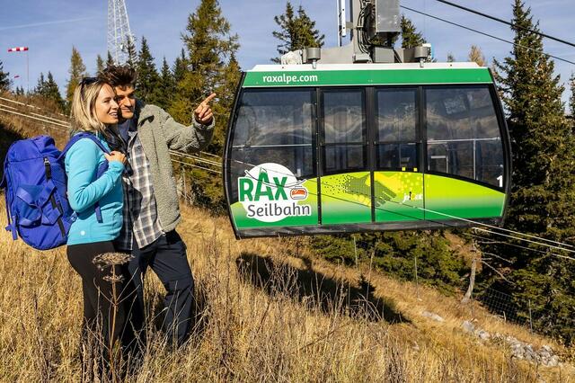 Die Rax-Seilbahn befördert Gäste in weniger als acht Minuten auf das Rax-Plateau. | Foto: Scharfegger's Raxalpen Resort