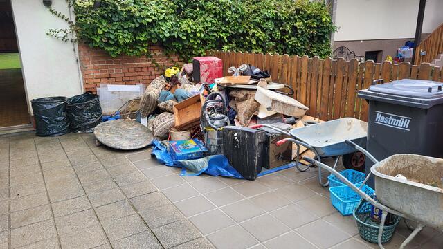 Vieles hat das Wasser in Kellern und Wohnhäusern zerstört. Jetzt beginnt das große Aufräumen. | Foto: BFKDO Korneuburg