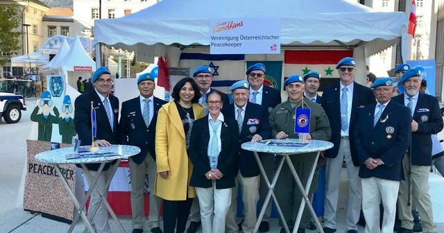 Die Friedenssoldaten sind u.a. auch beim Tag der offenen Tür im Landhaus am Nationalfeiertag präsent. | Foto: privat