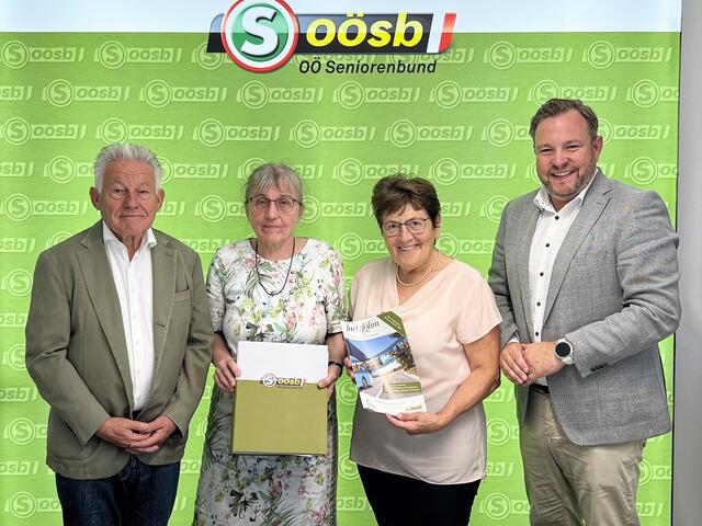 Josef Pühringer (Links) und Franz Ebner (Rechts) empfingen Eva Breitwieser und Anna Ornetsmüller, herzlich in der Landesleitung. | Foto: OÖ Seniorenbund