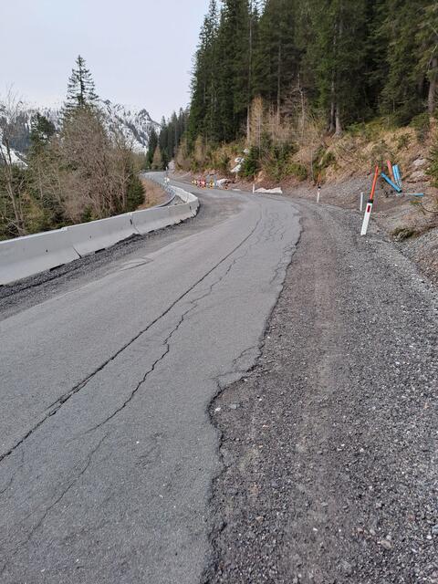 Nach Rutschungen beginnen jetzt die Sicherungsarbeiten an der L22a Schlanitzeralm Straße. | Foto: Abt. 9/Land Kärnten