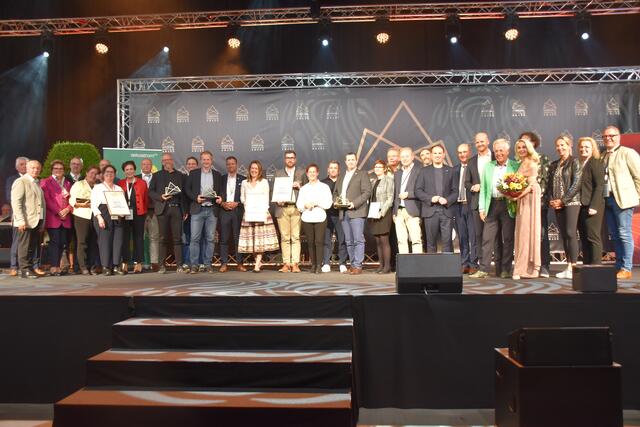 Alle Preisträgerinnen und Preisträger sowie Nominierten des Kommunal Impuls Awards | Foto: Michael Strini