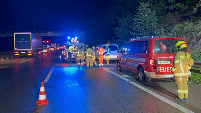 Glücklicherweise war keines der beteiligten Fahrzeuge auf der Fahrbahn stehen geblieben, sodass größere Verkehrsbehinderungen vermieden werden konnten. | Foto: Doku NÖ