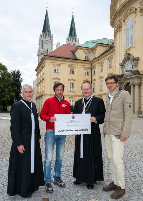 Kämmerer Elias Carr, Caritasdirektor Klaus Schwertner, Propst Anton Höslinger und Wirtschaftsdirektor des Stiftes Klosterneuburg Andreas Gahleitner. | Foto: W. Hanzman