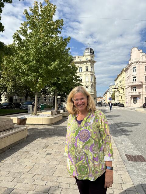 Für die Salzburger Fremdenführerin Inez Reichl hat das Andräviertel "einfach Charme".  | Foto: Lisa Gold