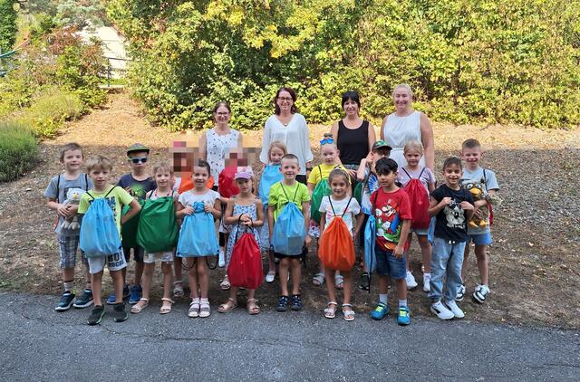 v.li. Claudia Köppel (Obfrau Stv Kinderfreunde DK), Monika Graf-Rohrer (Obfrau Kinderfreunde DK), Prof. Yvonne Amon (BEd.) und VOL Dipl. Päd. Marianne Milberger, BEd (Schulleitung). | Foto: Monika Graf-Rohrer