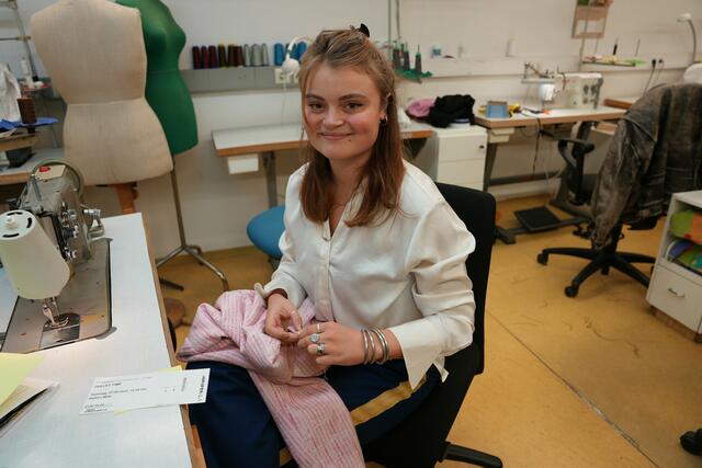 Klara Kabst will andere junge Menschen dazu ermutigen, auch eine Lehre zu ergreifen. Denn diese wird gesellschaftlich weniger hoch angesehen als ein Studium.  | Foto: Salme Taha Ali Mohamed/MeinBezirk.at