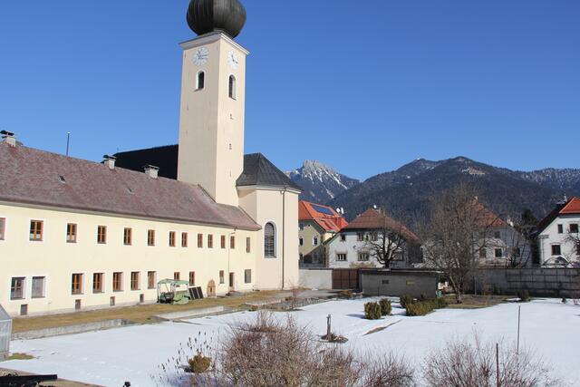 Nur selten bot sich die Gelegenheit, über die Mauer in den Garten zu schauen. | Foto: Archiv/Reichel