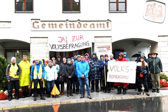 Start zur Demo-Wanderung. | Foto: Freunde des Niederkaisers