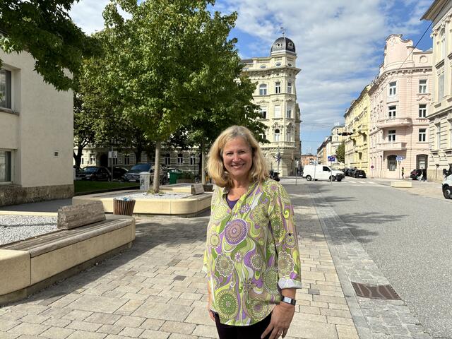 Für die Salzburger Fremdenführerin Inez Reichl hat das Andräviertel "einfach Charme". Sie mag auch die schönen Fassaden der historischen Häuser.  | Foto: Lisa Gold