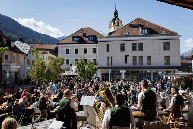 Der Josef-Netzer-Platz in Zams war bestens besucht. | Foto: Preschern