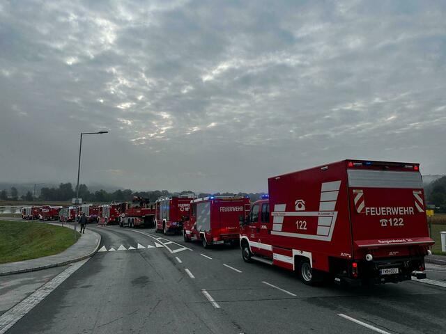 Über 50 Feuerwehrmänner und -frauen aus dem Bezirk Liezen machten sich am Mittwoch auf den Weg nach Niederösterreich. | Foto: BFV Liezen, KHD 52/6, Fabian Wolf