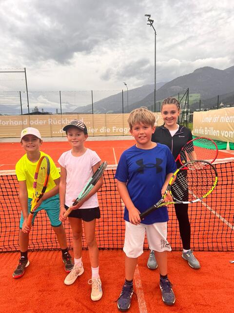 Beim Kids Cup im Zillertal wurde viel gespielt und um jeden Ball gekämpft.  | Foto: privat