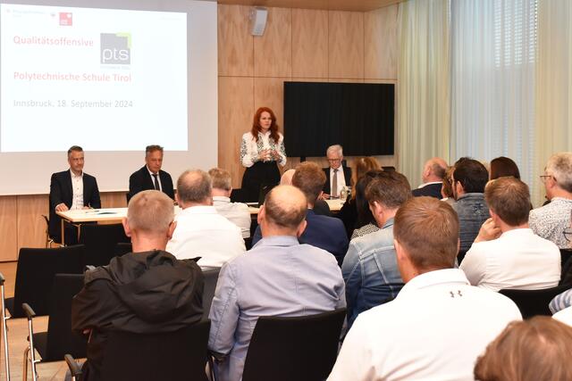 Kürzlich and ein Austausch zur Neustrukturierung der Polytechnischen Schulen mit zahlreichen VertreterInnen im Landhaus statt.
 | Foto: Land Tirol