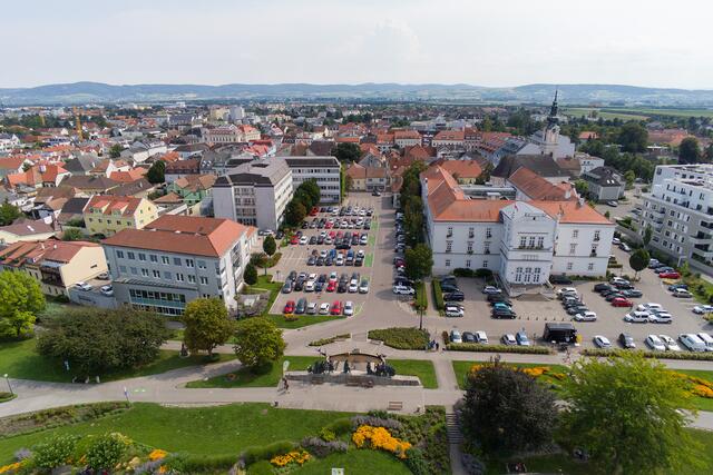 Der Nibelungenplatz Tulln vor seiner Entsiegelung.  | Foto: Droneproject.at