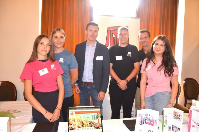 BORG Spittal: Hannah Steiner, Sandra Staudacher, Direktor Eric Huber, Elias Feistritzer, Alexander Kruse, Sophia Brunner