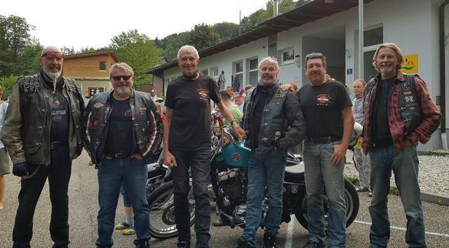Die Innviertler Bikerfreunde in Nußdorf am Attersee. | Foto: Innviertler Bikerfreunde