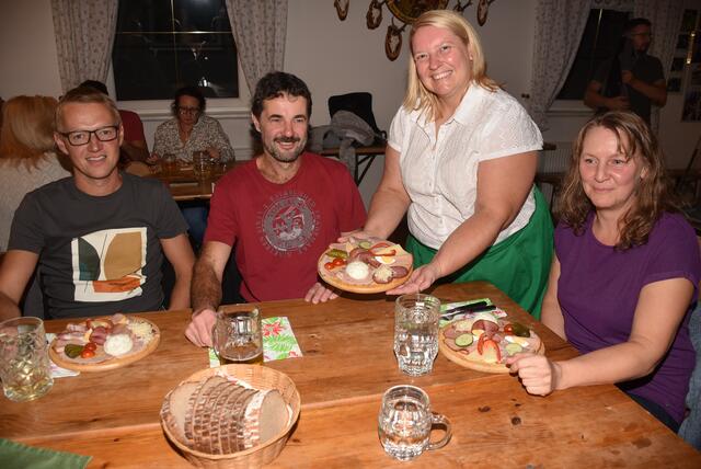 Dankeschön-Jause für die Helferinnen und Helfer der Strudengauer Messe in Waldhausen.  | Foto: Robert Zinterhof