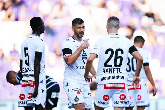 Aleksandar Dragović (Mitte) beim Spiel der 4. Runde gegen LASK. | Foto: EVA MANHART / APA / picturedesk.com