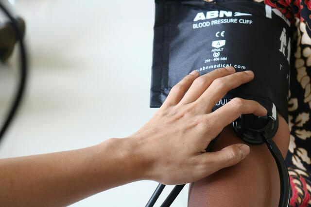 Vorsorgeuntersuchungen sind wichtig für die Prävention. Im Nachbarschaftszentrum werden diese niederschwellig angeboten.  | Foto: Mufid Majnun/Unsplash