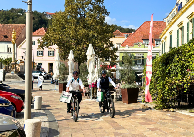 Gemeinsame Zieleinfahrt der beiden Nachbarn. | Foto: Margot Jeitler