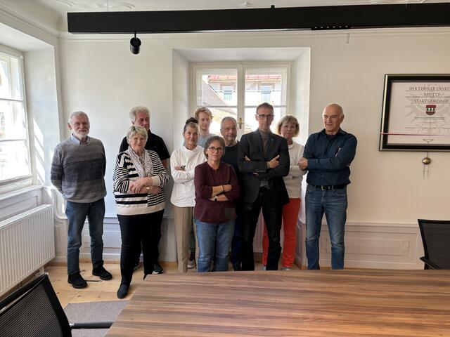 Vertreter:innen der Bürgerbewegung mit Sprecherin Margit Dablander (ganz vorne, Mitte) und Bgm. Günter Salcher (3.v.r). | Foto: Reichel