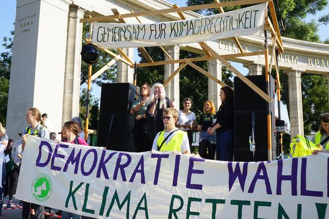 Schauplatz der Reden war das Russen-Denkmal Schwarzenbergplatz. | Foto: Ronja Reidinger/MeinBezirk.at