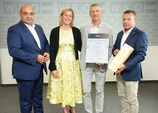 Hannes Mosonyi (Obmann des Landesgremiums des Agrarhandels), Karin und Gerald Passenbrunner (Innungsmeister der Müller) sowie Christian Schriefl (Fachgruppengeschäftsführer). | Foto: WKB